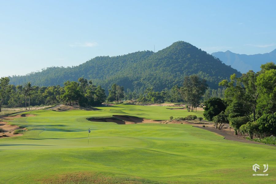 Laguna Lăng Cô golf course beneath the mountains