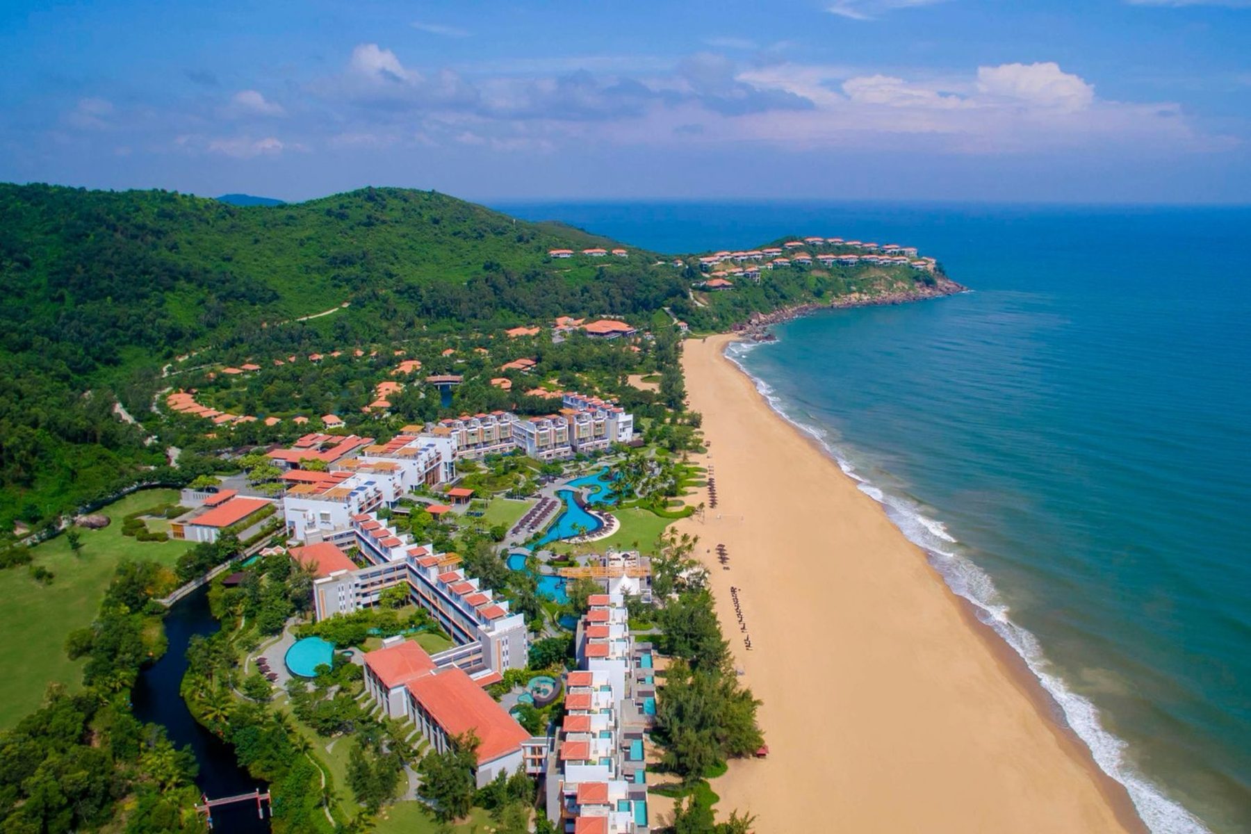 The coast at Lăng Cô